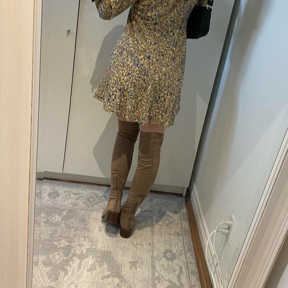 Beautiful suede boots - Picture 3 of 5